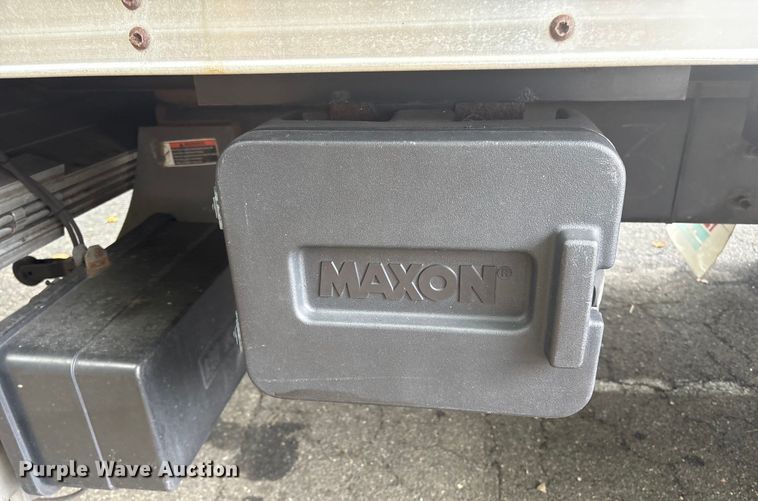 image for item ET8519 2017 Hino 268 box truck