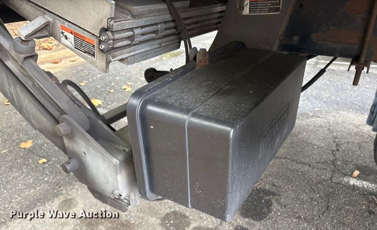 image for item ET8519 2017 Hino 268 box truck