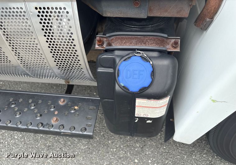 image for item ET8519 2017 Hino 268 box truck