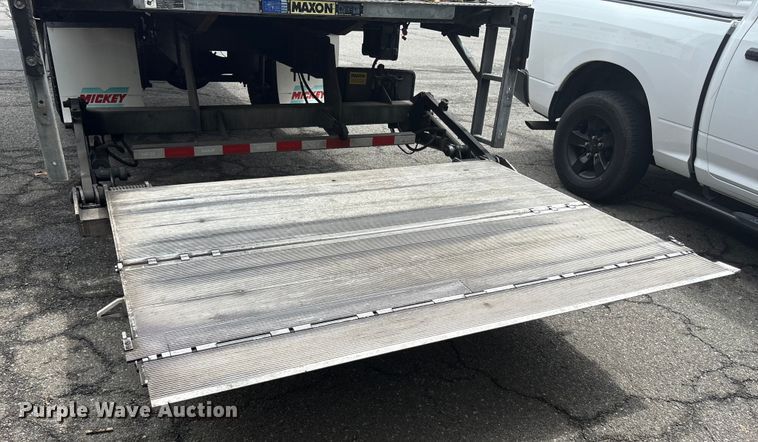 image for item ET8519 2017 Hino 268 box truck