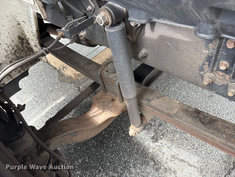 image for item ET8519 2017 Hino 268 box truck