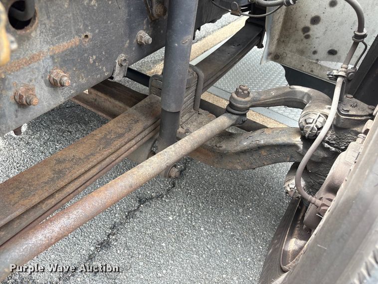 image for item ET8519 2017 Hino 268 box truck