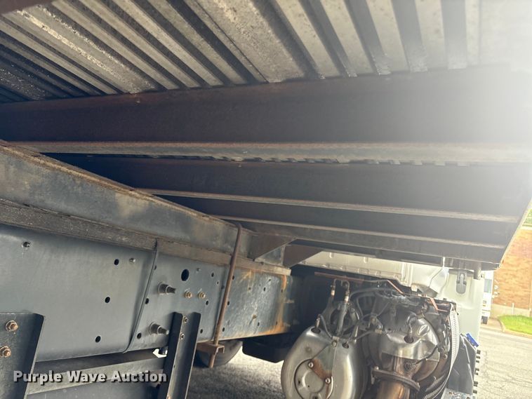 image for item ET8519 2017 Hino 268 box truck