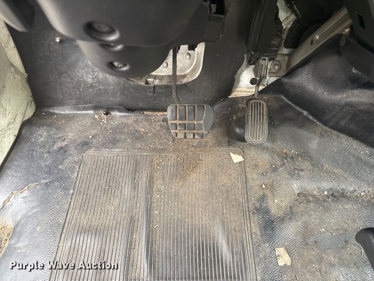 image for item ET8519 2017 Hino 268 box truck