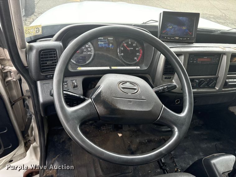 image for item ET8519 2017 Hino 268 box truck