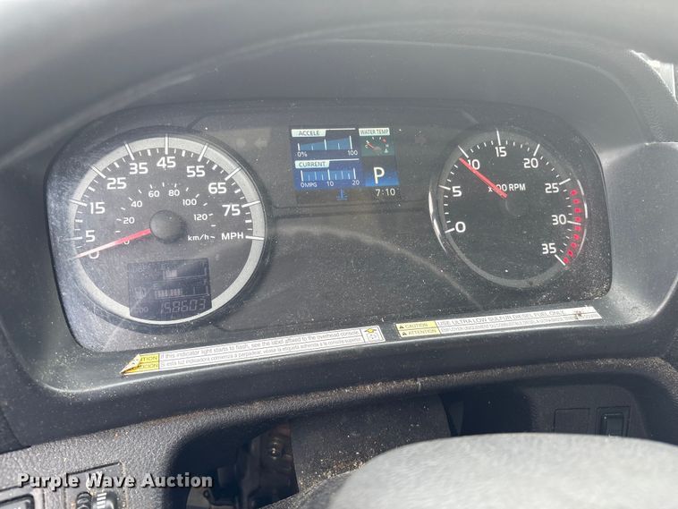 image for item ET8519 2017 Hino 268 box truck