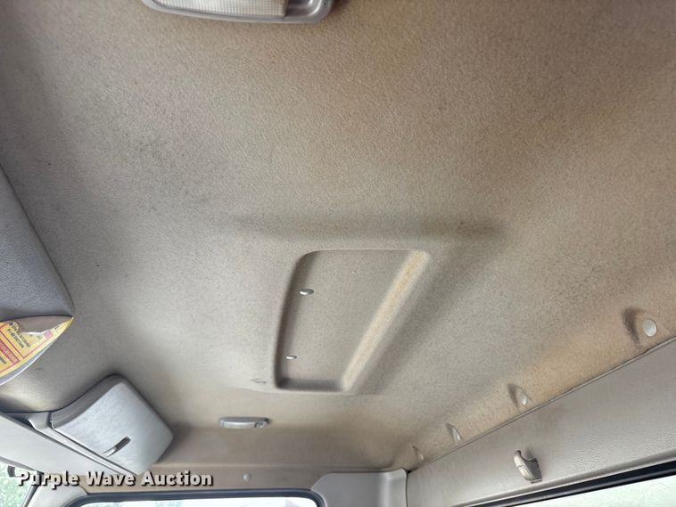 image for item ET8519 2017 Hino 268 box truck