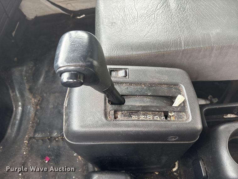 image for item ET8519 2017 Hino 268 box truck