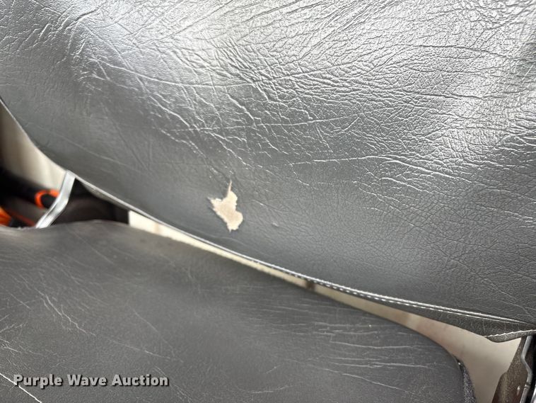 image for item ET8519 2017 Hino 268 box truck