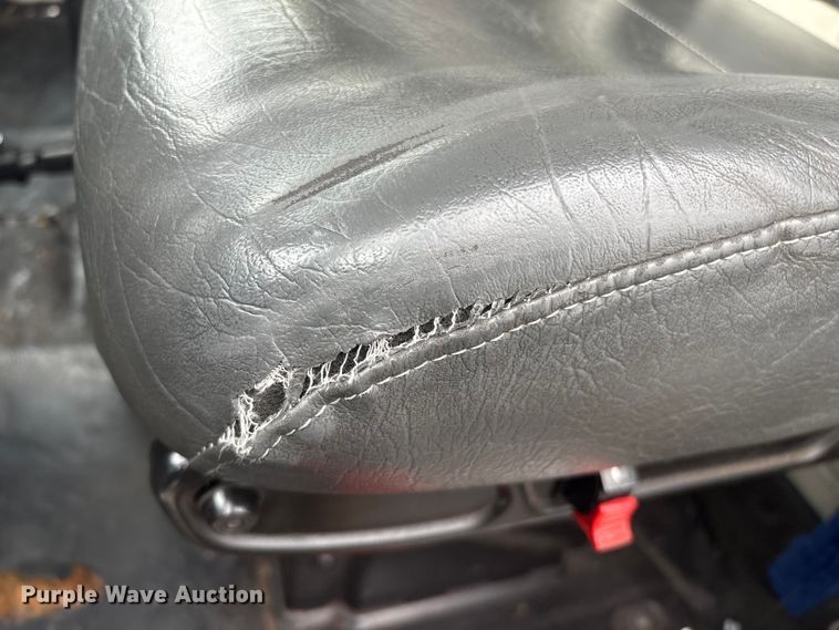 image for item ET8519 2017 Hino 268 box truck