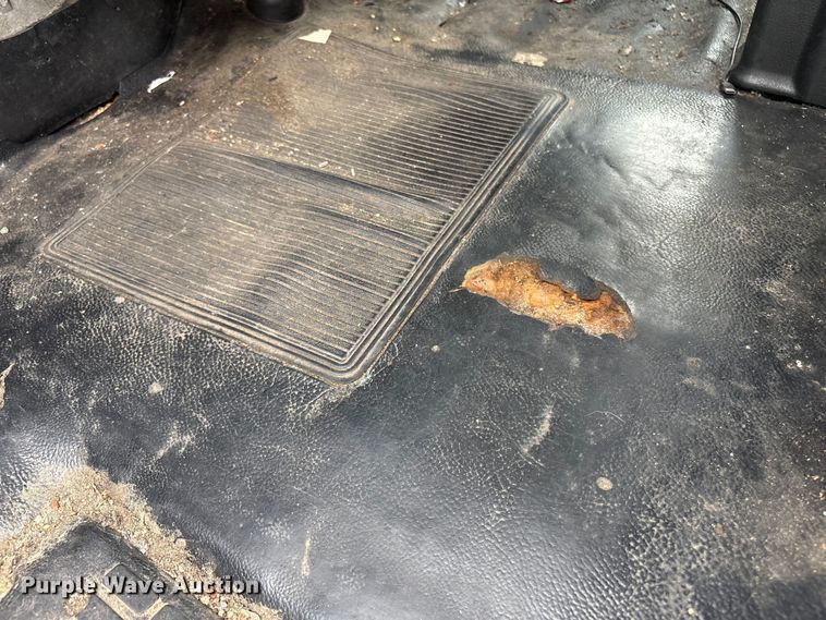 image for item ET8519 2017 Hino 268 box truck