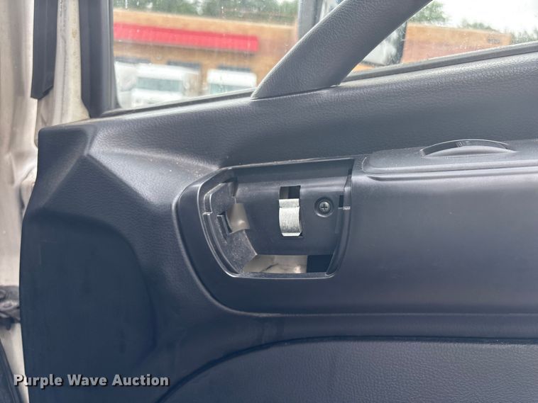 image for item ET8519 2017 Hino 268 box truck