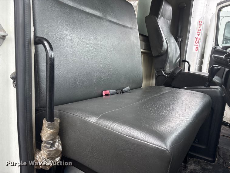 image for item ET8519 2017 Hino 268 box truck