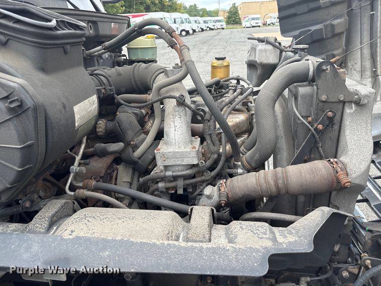 image for item ET8519 2017 Hino 268 box truck