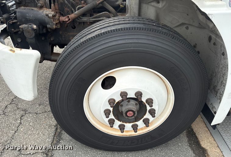 image for item ET8519 2017 Hino 268 box truck