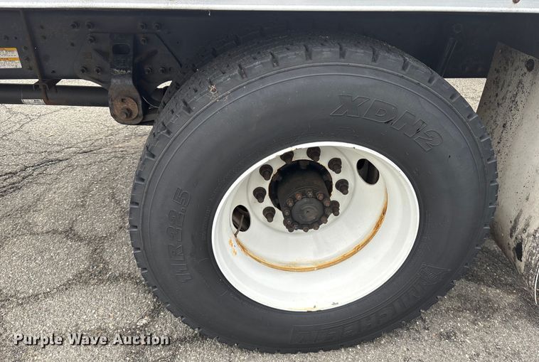 image for item ET8519 2017 Hino 268 box truck