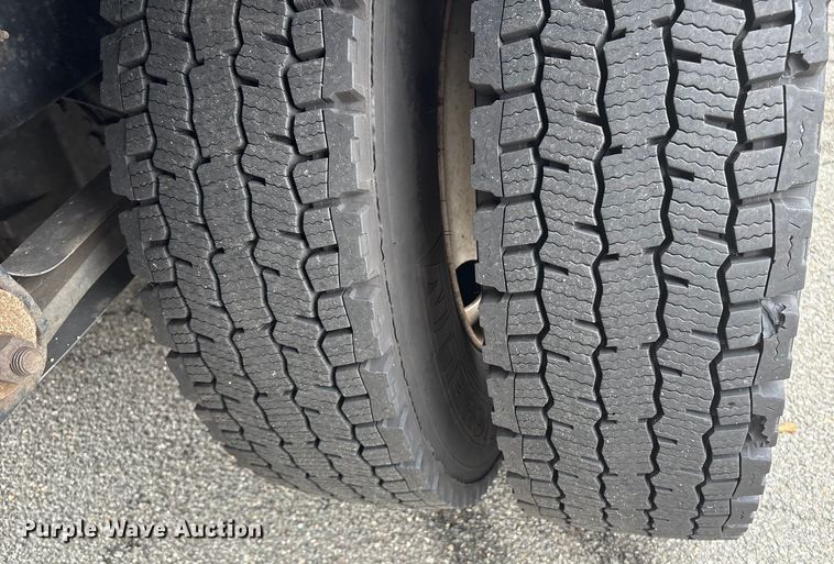 image for item ET8519 2017 Hino 268 box truck