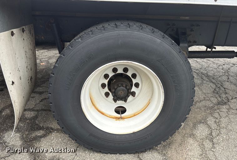 image for item ET8519 2017 Hino 268 box truck