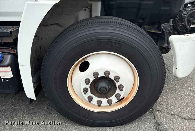 image for item ET8519 2017 Hino 268 box truck