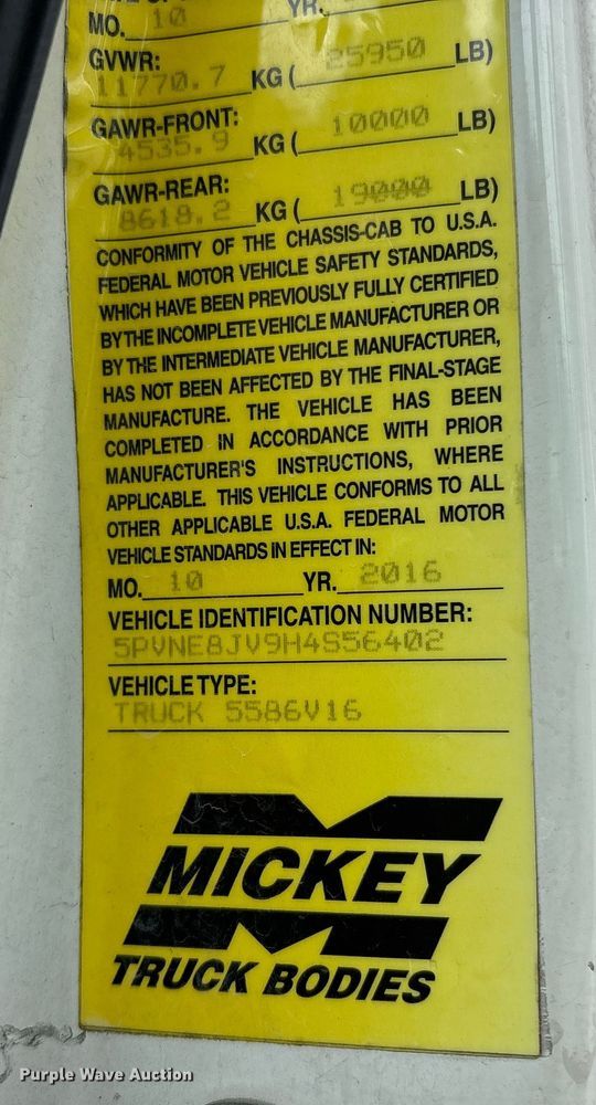 image for item ET8519 2017 Hino 268 box truck