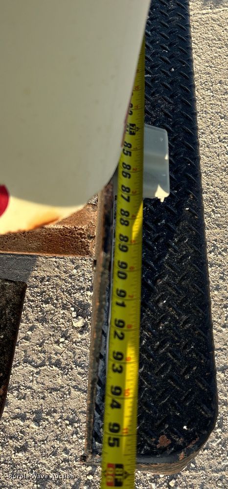 image for item EU0032 2010 Isuzu NPR refrigerated truck