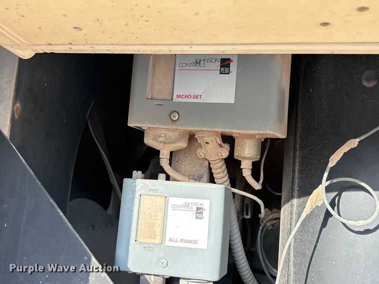 image for item EU0032 2010 Isuzu NPR refrigerated truck