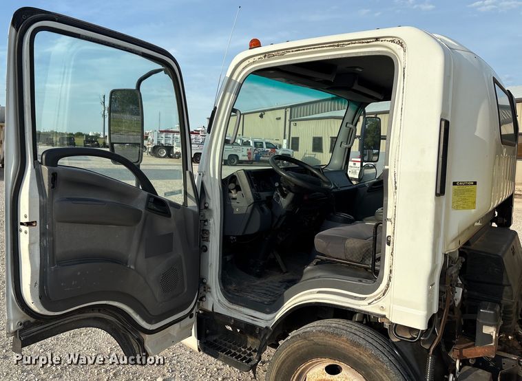 image for item EU0032 2010 Isuzu NPR refrigerated truck