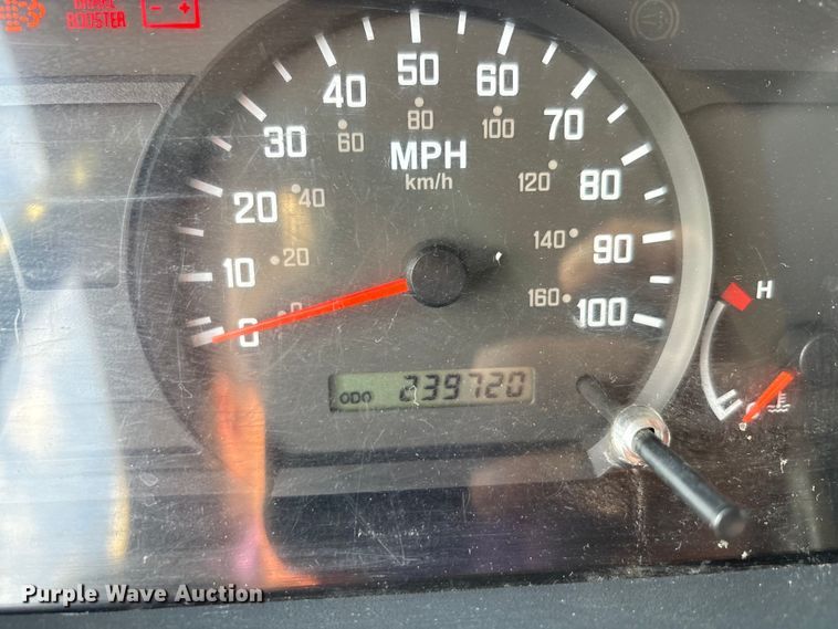 image for item EU0032 2010 Isuzu NPR refrigerated truck