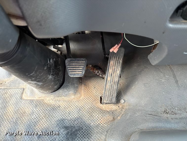 image for item EU0032 2010 Isuzu NPR refrigerated truck