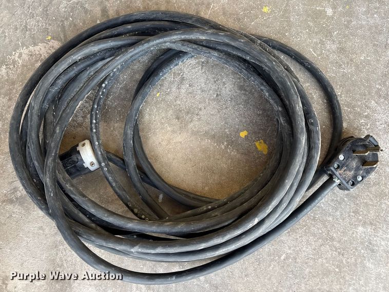 image for item EU0032 2010 Isuzu NPR refrigerated truck