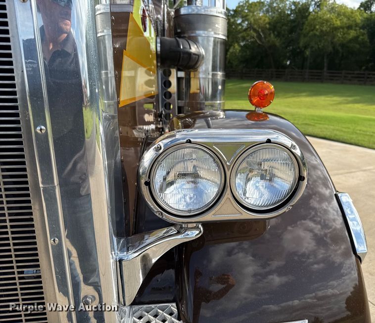 image for item EU2001 1987 Peterbilt 359 semi truck