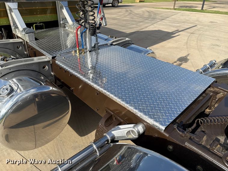 image for item EU2001 1987 Peterbilt 359 semi truck