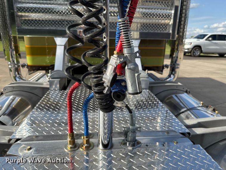 image for item EU2001 1987 Peterbilt 359 semi truck