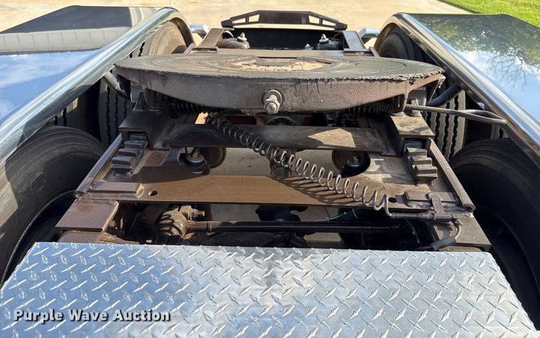 image for item EU2001 1987 Peterbilt 359 semi truck