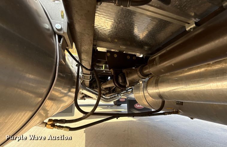 image for item EU2001 1987 Peterbilt 359 semi truck