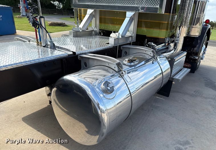 image for item EU2001 1987 Peterbilt 359 semi truck