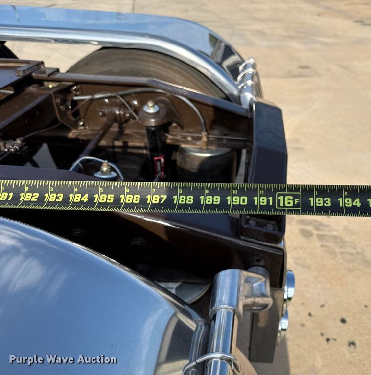 image for item EU2001 1987 Peterbilt 359 semi truck