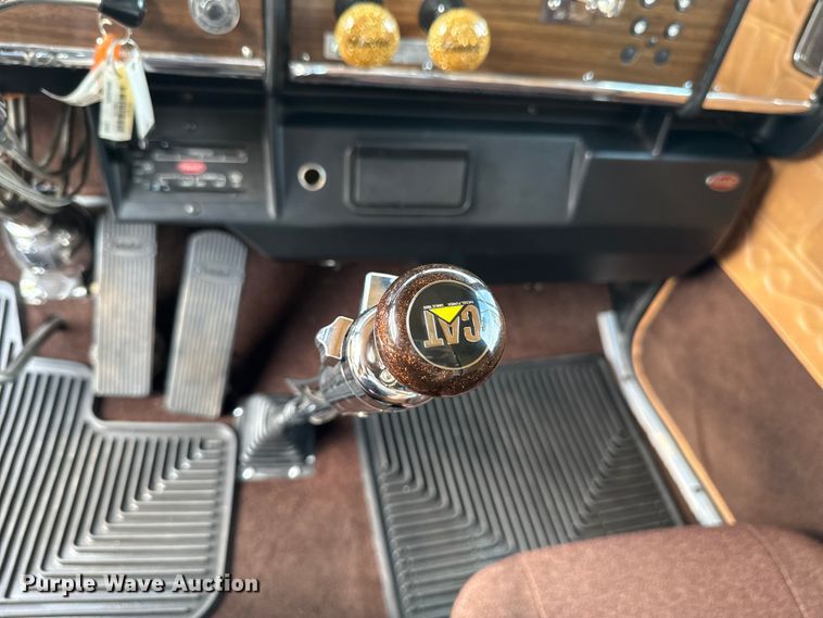 image for item EU2001 1987 Peterbilt 359 semi truck