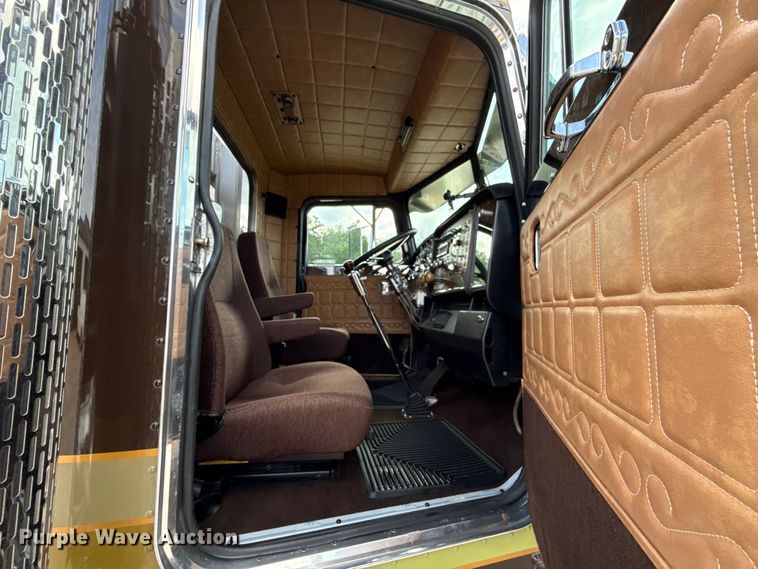 image for item EU2001 1987 Peterbilt 359 semi truck