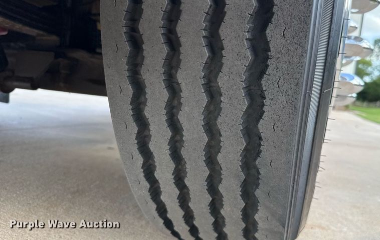 image for item EU2001 1987 Peterbilt 359 semi truck