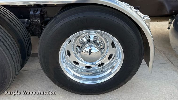 image for item EU2001 1987 Peterbilt 359 semi truck