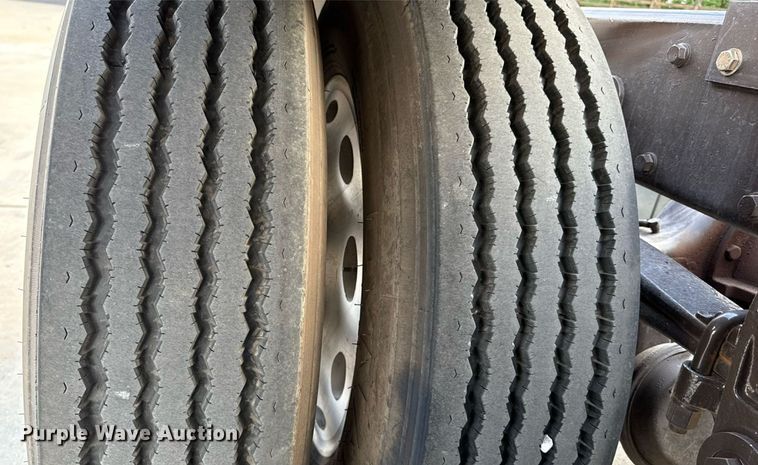 image for item EU2001 1987 Peterbilt 359 semi truck