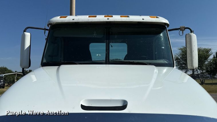 image for item EU2111 2014 Freightliner Columbia CL120 glider kit semi truck