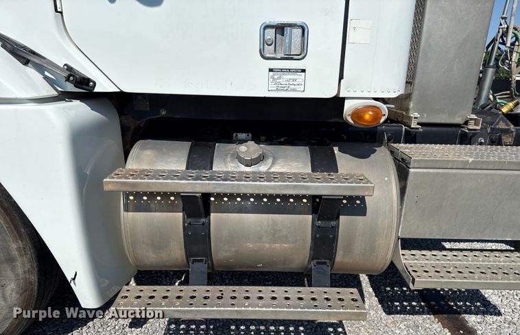 image for item EU2111 2014 Freightliner Columbia CL120 glider kit semi truck