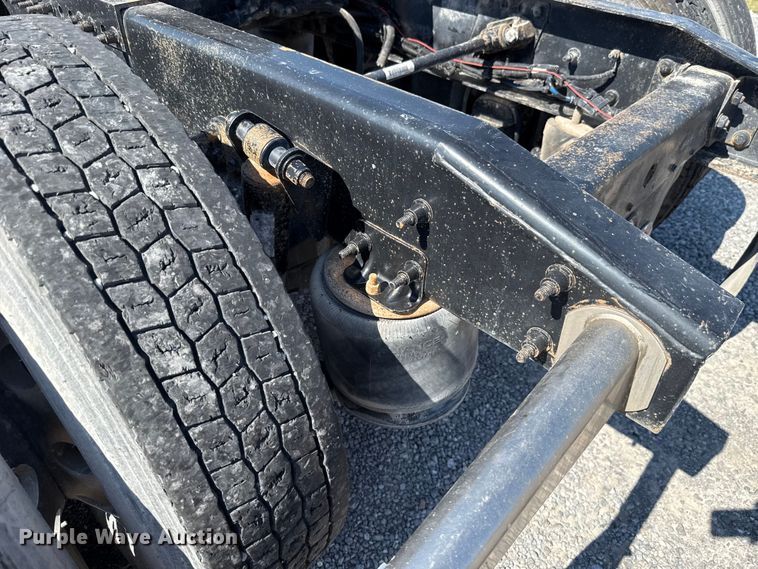 image for item EU2111 2014 Freightliner Columbia CL120 glider kit semi truck