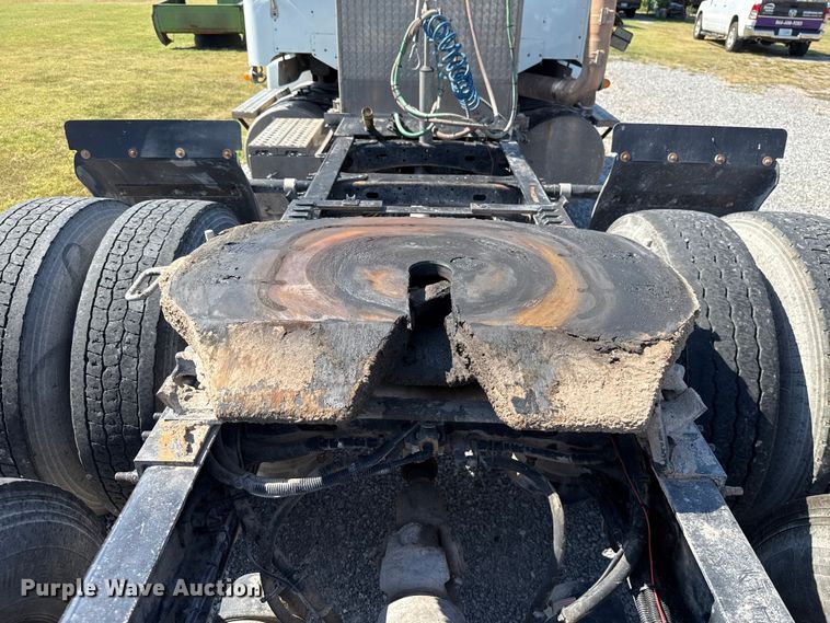 image for item EU2111 2014 Freightliner Columbia CL120 glider kit semi truck