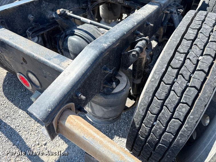 image for item EU2111 2014 Freightliner Columbia CL120 glider kit semi truck