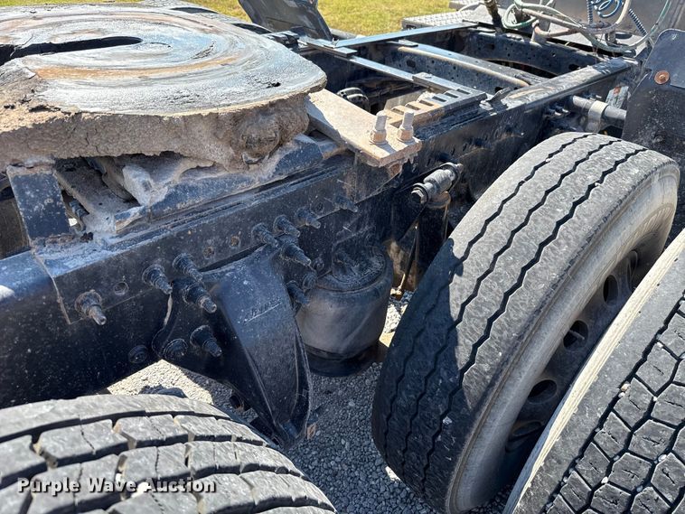 image for item EU2111 2014 Freightliner Columbia CL120 glider kit semi truck