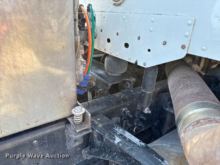 image for item EU2111 2014 Freightliner Columbia CL120 glider kit semi truck