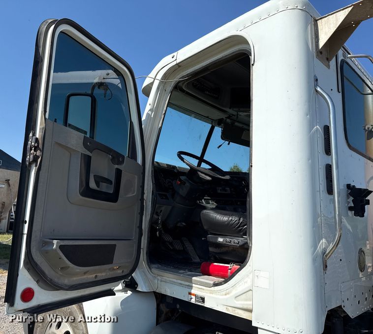 image for item EU2111 2014 Freightliner Columbia CL120 glider kit semi truck